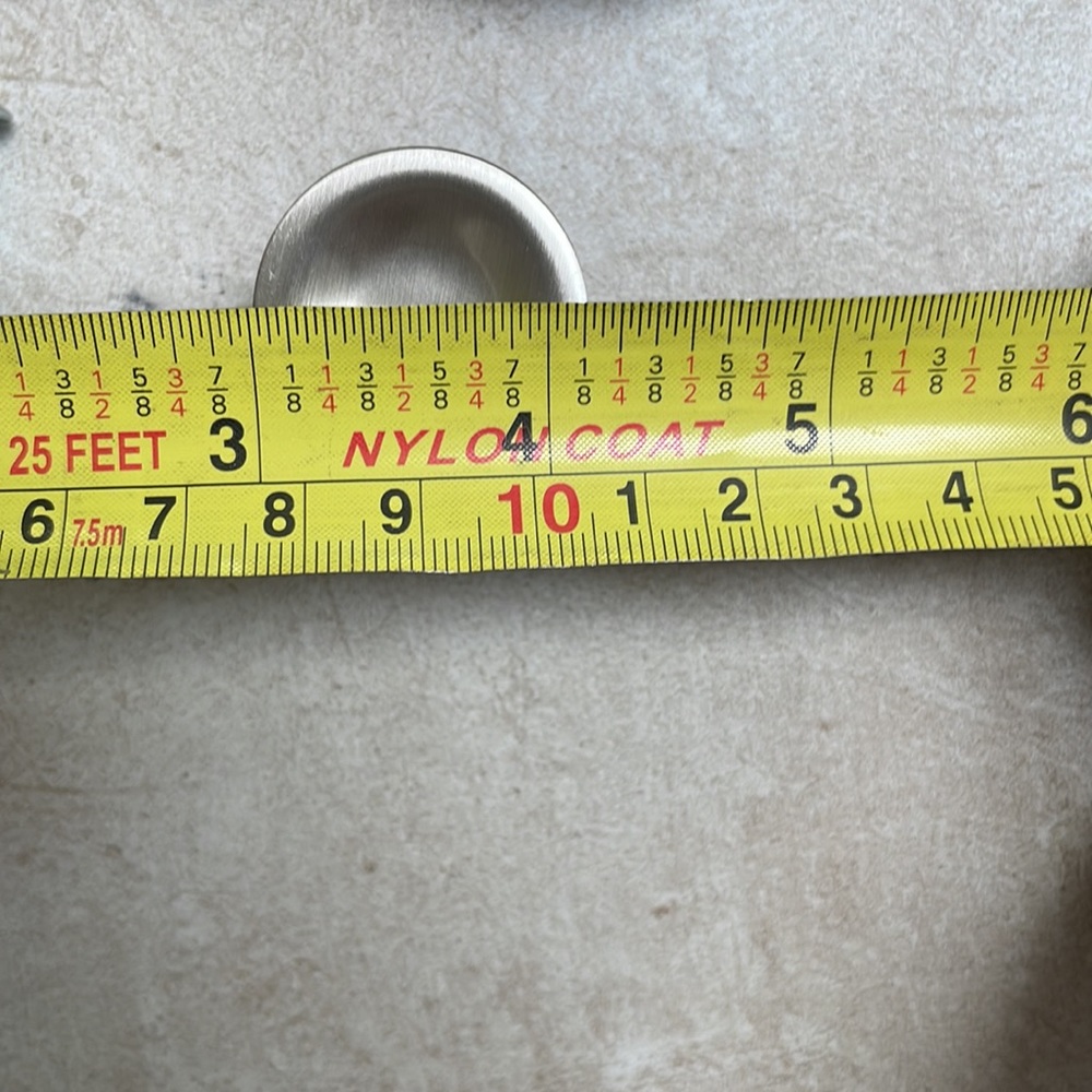 7 cabinet knobs - Picture 4 of 5